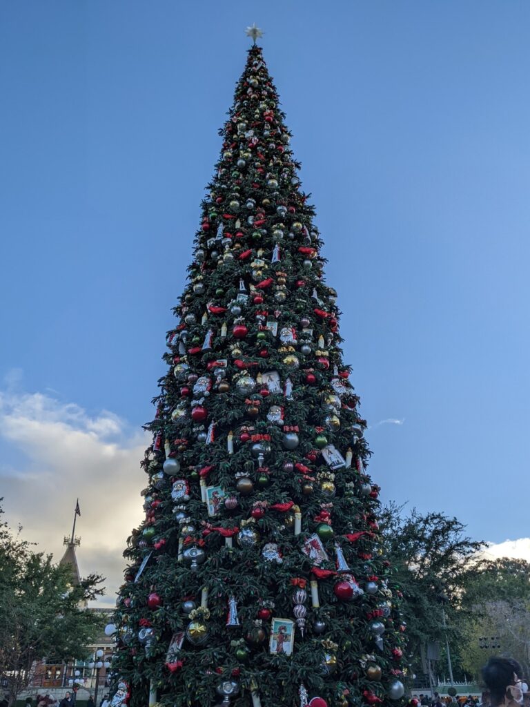 ディズニーランドのクリスマスツリー