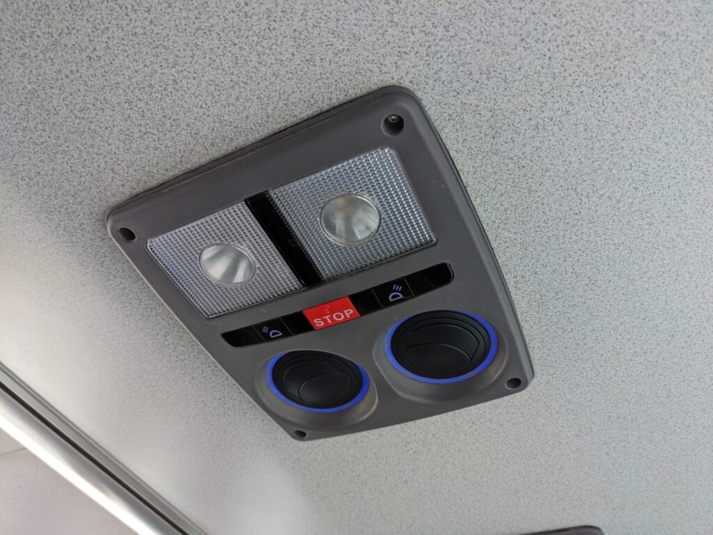 天井のSTOPボタン